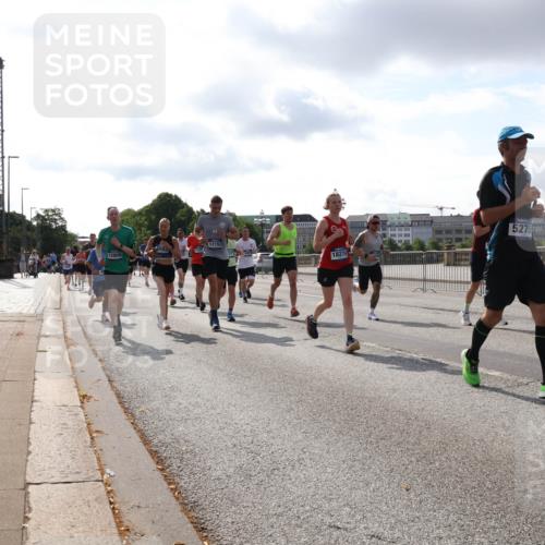 29.06.2025 - hella hamburg halbmarathon Lena Gebhardt http://msf.ph/oto/8417363 29.06.2025 09:51:09 Lombardsbrücke 12808, 12153, 5275, 18274, 1136, 1256, 1441, 1677, 1912, 1941, 1962, 2546, 2579, 3056, 3523, 3626, 3700, 3947, 4854, 4888, 4889, 4893, 5026, 5087, 5275, 5387, 5506, 5752, 5916, 6080, 6429, 6593, 6639, 6686, 6687, 6721, 6901, 7110, 7116, 7284, 7378, 7635, 7693, 7962, 8091, 8122, 8319, 8574, 8966, 9262, 9313, 9371, 9380, 9755, 9833, 9885, 10064, 10193, 10415, 10469, 10783, 11049, 11284, 11305, 11907, 12153, 14201 meine-sportfotos.de