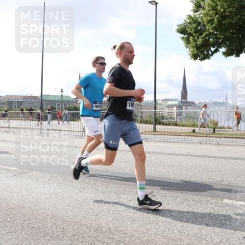 29.06.2025 - hella hamburg halbmarathon Lena Gebhardt http://msf.ph/oto/8417365 29.06.2025 10:05:21 Lombardsbrücke 3578, 6055, 16478, 160, 1126, 1863, 1936, 1981, 2288, 2298, 2424, 2624, 3071, 3413, 3578, 4014, 4220, 4782, 5073, 6059, 6907, 6908, 7302, 7826, 8089, 8999, 9007, 9019, 9075, 9165, 9559, 9680, 9736, 9737, 9738, 10343, 10694, 11088, 11595, 11784, 11873, 11958, 12557, 13221, 13242, 13327, 13717, 14203, 14465, 14642, 16092, 16134, 16478, 16546, 16579, 16847, 17112, 17707, 17818, 18189, 18616, 18617, 19034, 19248 meine-sportfotos.de