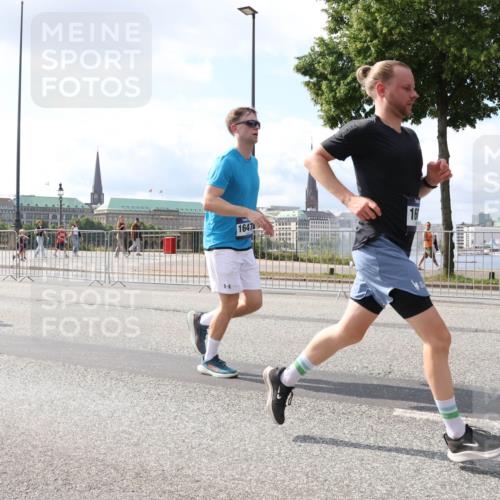 29.06.2025 - hella hamburg halbmarathon Lena Gebhardt http://msf.ph/oto/8417389 29.06.2025 10:05:21 Lombardsbrücke 6059, 1647, 1126, 1863, 1936, 1981, 2288, 2298, 2424, 2624, 3071, 3413, 3578, 4014, 4220, 4782, 5073, 6059, 6907, 6908, 7302, 7826, 8089, 8999, 9007, 9019, 9075, 9165, 9559, 9680, 9736, 9737, 9738, 10343, 10694, 11088, 11595, 11784, 11873, 11958, 12557, 13221, 13242, 13327, 13717, 14203, 14465, 14642, 16092, 16134, 16478, 16546, 16579, 16847, 17112, 17707, 17818, 18189, 18616, 18617, 19034, 19248 meine-sportfotos.de