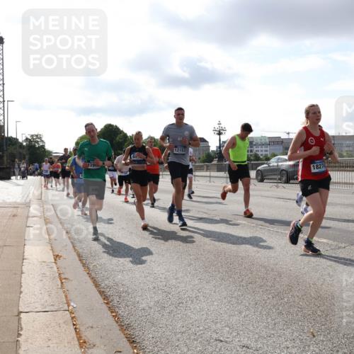 29.06.2025 - hella hamburg halbmarathon Lena Gebhardt http://msf.ph/oto/8417402 29.06.2025 09:51:09 Lombardsbrücke 128, 65, 12153, 182748702727771, 975, 1136, 1256, 1441, 1677, 1912, 1941, 1962, 2546, 2579, 3056, 3523, 3626, 3700, 3947, 4854, 4888, 4889, 4893, 5026, 5087, 5275, 5387, 5506, 5752, 5916, 6080, 6429, 6593, 6639, 6686, 6687, 6721, 6901, 7110, 7116, 7284, 7378, 7635, 7693, 7962, 8091, 8122, 8319, 8574, 8966, 9262, 9313, 9371, 9380, 9755, 9833, 9885, 10064, 10193, 10415, 10469, 10783, 11049, 11284, 11305, 11907, 12153, 14201 meine-sportfotos.de