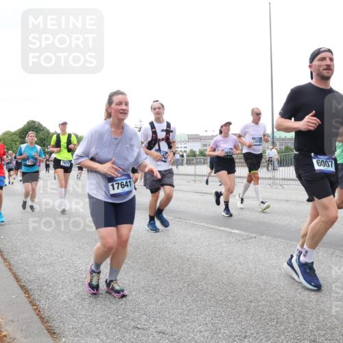 29.06.2025 - hella hamburg halbmarathon Lena Gebhardt http://msf.ph/oto/8417417 29.06.2025 10:51:58 Lombardsbrücke 18780, 11268, 7871, 17641, 151, 13152, 6007, 1730, 1418, 1978, 1997, 2308, 2593, 2736, 2778, 3038, 3240, 3991, 4087, 4273, 4436, 4598, 4606, 4748, 4808, 5062, 5262, 5291, 5534, 5716, 5717, 6007, 6403, 6404, 6406, 6456, 6604, 6885, 6945, 6947, 6954, 6985, 7682, 7691, 7841, 7992, 8125, 8194, 8196, 8250, 8251, 8399, 8621, 9220, 9340, 9460, 9462, 9590, 9594, 9673, 9730, 10342, 10496, 10521, 10533, 10673, 10693, 10830, 11101, 11126, 11127, 11375, 11875, 12065 meine-sportfotos.de