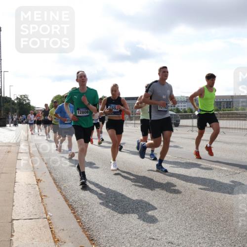 29.06.2025 - hella hamburg halbmarathon Lena Gebhardt http://msf.ph/oto/8417418 29.06.2025 09:51:10 Lombardsbrücke 1565, 854, 12808, 1190, 593, 12153, 1136, 1256, 1441, 1677, 1912, 1941, 1962, 2546, 2579, 3056, 3523, 3626, 3700, 3947, 4854, 4888, 4889, 4893, 5026, 5087, 5275, 5387, 5506, 5752, 5916, 6080, 6429, 6593, 6639, 6686, 6687, 6721, 6901, 7110, 7116, 7284, 7378, 7635, 7693, 7962, 8091, 8122, 8319, 8574, 8966, 9262, 9313, 9371, 9380, 9755, 9833, 9885, 10064, 10193, 10415, 10469, 10783, 11049, 11284, 11305, 11907, 11959, 12153, 14201 meine-sportfotos.de