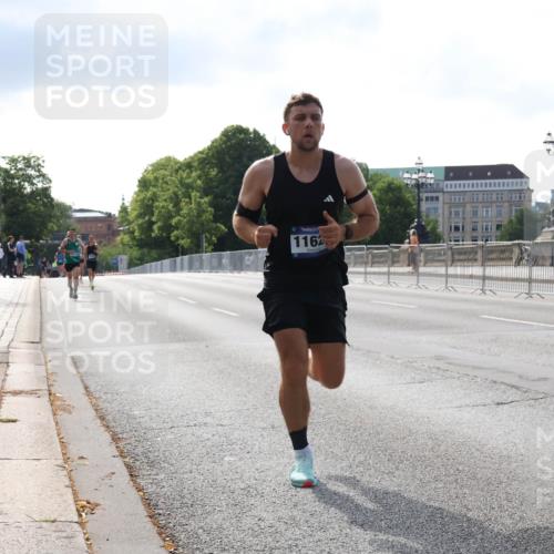 29.06.2025 - hella hamburg halbmarathon Lena Gebhardt http://msf.ph/oto/8417425 29.06.2025 09:41:13 Lombardsbrücke 1162, 7834, 7963, 9442, 10234, 11624, 14360, 14766, 15526, 17771, 17856, 17886 meine-sportfotos.de
