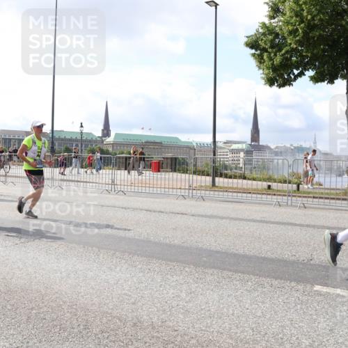 29.06.2025 - hella hamburg halbmarathon Lena Gebhardt http://msf.ph/oto/8417426 29.06.2025 10:05:22 Lombardsbrücke 4220, 059, 1126, 1863, 1936, 1981, 2288, 2298, 2424, 2624, 3071, 3413, 3578, 4014, 4220, 4782, 5073, 6059, 6907, 6908, 7302, 7826, 8089, 8999, 9007, 9019, 9075, 9165, 9559, 9680, 9736, 9737, 9738, 10343, 10694, 11595, 11784, 11873, 11958, 12557, 13221, 13242, 13327, 13717, 14203, 14465, 14642, 16092, 16134, 16478, 16546, 16579, 16847, 17112, 17707, 17731, 17818, 18189, 18616, 18617, 19034, 19248 meine-sportfotos.de