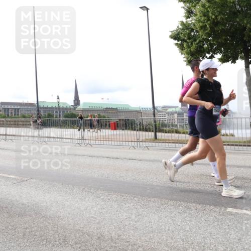 29.06.2025 - hella hamburg halbmarathon Lena Gebhardt http://msf.ph/oto/8417427 29.06.2025 10:26:55 Lombardsbrücke 18074, 15027, 1530, 1793, 1973, 2045, 2306, 2643, 4358, 4507, 4509, 4844, 5494, 5495, 5707, 6625, 6637, 6905, 7069, 7234, 7314, 8056, 8079, 8281, 9186, 9349, 10077, 10465, 11110, 11270, 11740, 12071, 12126, 13264, 13462, 14020, 14021, 14930, 15027, 15108, 15807, 15878, 16479, 16788, 17049, 17300, 17445, 17675, 18074, 18087, 18516, 18962, 18976, 18978 meine-sportfotos.de