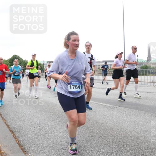 29.06.2025 - hella hamburg halbmarathon Lena Gebhardt http://msf.ph/oto/8417439 29.06.2025 10:51:58 Lombardsbrücke 18780, 11268, 111, 7871, 17641, 60, 1418, 1978, 1997, 2308, 2593, 2736, 2778, 3038, 3240, 3991, 4087, 4273, 4436, 4598, 4606, 4748, 4808, 5062, 5262, 5291, 5534, 5716, 5717, 6007, 6403, 6404, 6406, 6456, 6604, 6885, 6945, 6947, 6954, 6985, 7682, 7691, 7841, 7992, 8125, 8194, 8196, 8250, 8251, 8399, 8621, 9220, 9340, 9460, 9462, 9590, 9594, 9673, 9730, 10342, 10496, 10521, 10533, 10673, 10693, 10830, 11101, 11126, 11127, 11375, 11875, 12065 meine-sportfotos.de