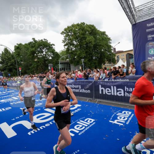 29.06.2025 - hella hamburg halbmarathon Zöllner http://msf.ph/oto/8417440 29.06.2025 10:51:05 Ziel 1630, 2207, 4077, 7369, 8117, 8261, 8704, 10215, 10508, 10603, 12778, 13008, 13687, 14125, 15362, 16285, 17221, 17384, 18066, 18350 meine-sportfotos.de