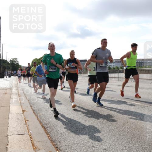 29.06.2025 - hella hamburg halbmarathon Lena Gebhardt http://msf.ph/oto/8417441 29.06.2025 09:51:10 Lombardsbrücke 653, 12808, 156, 4854, 44, 12153, 1136, 1256, 1441, 1677, 1912, 1941, 1962, 2546, 2579, 3056, 3523, 3626, 3700, 3947, 4854, 4888, 4889, 4893, 5026, 5087, 5275, 5387, 5506, 5752, 5916, 6080, 6429, 6593, 6639, 6686, 6687, 6721, 6901, 7110, 7116, 7284, 7378, 7635, 7693, 7962, 8091, 8122, 8319, 8574, 8966, 9262, 9313, 9371, 9380, 9755, 9833, 9885, 10064, 10193, 10415, 10469, 10783, 11049, 11284, 11305, 11907, 11959, 12153, 14201 meine-sportfotos.de