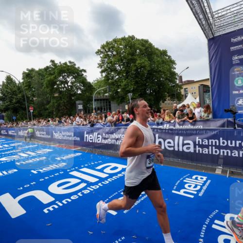 29.06.2025 - hella hamburg halbmarathon Zöllner http://msf.ph/oto/8417442 29.06.2025 10:28:50 Ziel 2604, 3968, 6090, 10486, 15655, 17428, 18763 meine-sportfotos.de