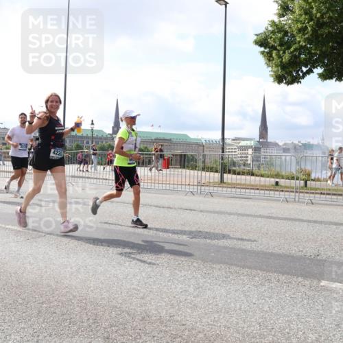 29.06.2025 - hella hamburg halbmarathon Lena Gebhardt http://msf.ph/oto/8417475 29.06.2025 10:05:22 Lombardsbrücke 4220, 1126, 1863, 1936, 1981, 2288, 2298, 2424, 2624, 3071, 3413, 3578, 4014, 4220, 4782, 5073, 6059, 6907, 6908, 7302, 7826, 8089, 8999, 9007, 9019, 9075, 9165, 9559, 9680, 9736, 9737, 9738, 10343, 10694, 11595, 11784, 11873, 11958, 12557, 13221, 13242, 13327, 13717, 14203, 14465, 14642, 16092, 16134, 16478, 16546, 16579, 16847, 17112, 17707, 17731, 17818, 18189, 18616, 18617, 19034, 19248 meine-sportfotos.de