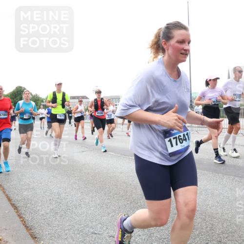 29.06.2025 - hella hamburg halbmarathon Lena Gebhardt http://msf.ph/oto/8417478 29.06.2025 10:51:59 Lombardsbrücke 18780, 9590, 1126, 7871, 17641, 13152, 1418, 1978, 1997, 2308, 2593, 2736, 2778, 3038, 3240, 3991, 4087, 4273, 4436, 4598, 4606, 4748, 5062, 5262, 5291, 5534, 5716, 5717, 6007, 6403, 6404, 6406, 6456, 6604, 6885, 6945, 6947, 6954, 6985, 7682, 7691, 7841, 7992, 8125, 8194, 8196, 8250, 8251, 8399, 8621, 9220, 9340, 9368, 9460, 9462, 9590, 9594, 9673, 9730, 10342, 10496, 10521, 10533, 10673, 10693, 10830, 11101, 11126, 11127, 11375, 11875, 12065 meine-sportfotos.de
