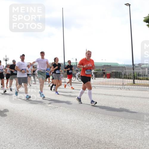 29.06.2025 - hella hamburg halbmarathon Lena Gebhardt http://msf.ph/oto/8417481 29.06.2025 10:42:30 Lombardsbrücke 10532, 1360, 13952, 16352, 11550, 17316, 6828, 1039, 1150, 1360, 1624, 1656, 1752, 1929, 1957, 1994, 2069, 2134, 2145, 2401, 2523, 2538, 2580, 2940, 2941, 2974, 3276, 3605, 3874, 4092, 4329, 4334, 4353, 4735, 4736, 4778, 4885, 4891, 4892, 5403, 5417, 5419, 5671, 5810, 6120, 6136, 6764, 6828, 6837, 6917, 7040, 7260, 7357, 7513, 7557, 7666, 8014, 8459, 8525, 8526, 8529, 8712, 8816, 9008, 9223, 9370, 9980, 10027, 10454, 10532, 10697, 12441, 13241 meine-sportfotos.de