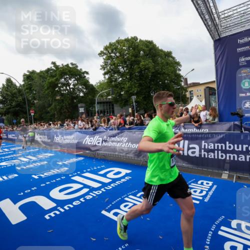 29.06.2025 - hella hamburg halbmarathon Zöllner http://msf.ph/oto/8417483 29.06.2025 10:28:52 Ziel 2604, 10486, 17428, 18763 meine-sportfotos.de