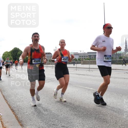 29.06.2025 - hella hamburg halbmarathon Lena Gebhardt http://msf.ph/oto/8417484 29.06.2025 10:26:56 Lombardsbrücke 11740, 4509, 4507, 18074, 1530, 1793, 1973, 2045, 2306, 2643, 4358, 4507, 4509, 5494, 5495, 5707, 6259, 6625, 6637, 7069, 7234, 7314, 8056, 8079, 8281, 9186, 9349, 10077, 10465, 11110, 11270, 11740, 12071, 12126, 13264, 13462, 14020, 14021, 14930, 15027, 15108, 15807, 15878, 16479, 16788, 17049, 17300, 17445, 17675, 18074, 18087, 18516, 18962, 18976, 18978 meine-sportfotos.de