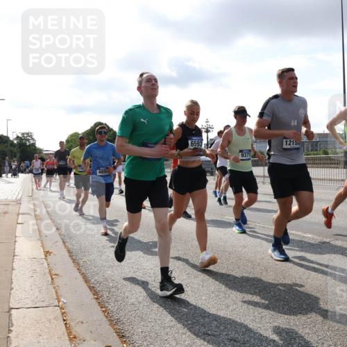 29.06.2025 - hella hamburg halbmarathon Lena Gebhardt http://msf.ph/oto/8417497 29.06.2025 09:51:10 Lombardsbrücke 156, 4854, 6593, 9371, 44, 12155, 1136, 1256, 1441, 1677, 1912, 1941, 1962, 2546, 2579, 3056, 3523, 3626, 3700, 3947, 4854, 4888, 4889, 4893, 5026, 5087, 5275, 5387, 5506, 5752, 5916, 6080, 6429, 6593, 6639, 6686, 6687, 6721, 6901, 7110, 7116, 7284, 7378, 7635, 7693, 7962, 8091, 8122, 8319, 8574, 8966, 9262, 9313, 9371, 9380, 9755, 9833, 9885, 10064, 10193, 10415, 10469, 10783, 11049, 11284, 11305, 11907, 11959, 12153, 14201 meine-sportfotos.de