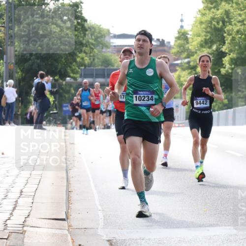 29.06.2025 - hella hamburg halbmarathon Lena Gebhardt http://msf.ph/oto/8417507 29.06.2025 09:41:16 Lombardsbrücke 178, 10234, 9442, 2459, 7834, 7963, 9442, 10234, 11624, 14360, 14766, 15526, 17771, 17856, 17886 meine-sportfotos.de