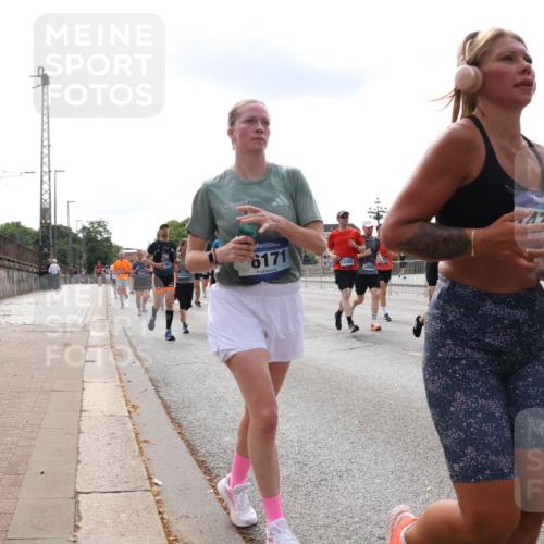 29.06.2025 - hella hamburg halbmarathon Lena Gebhardt http://msf.ph/oto/8417512 29.06.2025 10:17:57 Lombardsbrücke 15322, 6171, 12401, 12401, 0509, 1015, 1159, 1160, 1204, 1268, 1274, 1325, 1458, 1554, 1622, 1641, 1749, 1795, 1982, 2087, 2094, 2147, 2259, 2548, 2634, 2931, 3125, 3138, 3292, 3977, 4218, 4804, 5002, 5004, 5290, 5611, 5733, 6254, 6270, 6336, 6352, 6786, 7094, 7258, 7291, 7413, 7566, 7641, 7649, 7838, 7844, 7882, 7883, 8067, 8128, 8144, 8248, 8607, 8799, 9400, 9539, 9717, 9734, 9798, 9844, 9848, 9964, 10174, 10332, 10509, 10908, 12498 meine-sportfotos.de