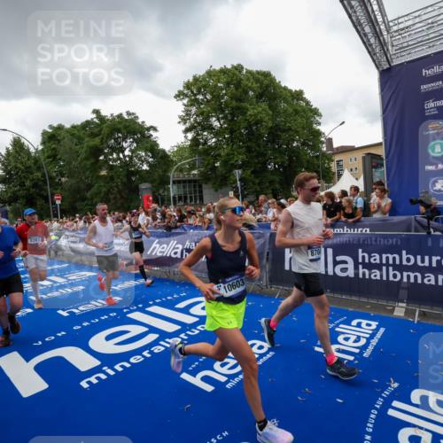 29.06.2025 - hella hamburg halbmarathon Zöllner http://msf.ph/oto/8417534 29.06.2025 10:51:11 Ziel 1366, 4077, 4816, 4967, 6027, 8261, 8508, 8704, 10508, 10603, 10868, 11733, 13073, 15480, 17384, 17530, 17823, 18066 meine-sportfotos.de