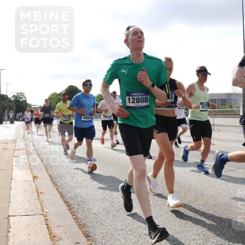 29.06.2025 - hella hamburg halbmarathon Lena Gebhardt http://msf.ph/oto/8417537 29.06.2025 09:51:11 Lombardsbrücke 15654, 4854, 11907, 12808, 90, 9371, 12153, 040, 1136, 1256, 1441, 1677, 1912, 1941, 1962, 2546, 2579, 2972, 3056, 3523, 3626, 3700, 3947, 4854, 4888, 4889, 4893, 4999, 5026, 5087, 5275, 5387, 5506, 5752, 5916, 6080, 6429, 6593, 6639, 6686, 6687, 6721, 6901, 7110, 7116, 7284, 7378, 7635, 7693, 7962, 8091, 8122, 8319, 8574, 8966, 9262, 9313, 9371, 9380, 9755, 9833, 9885, 10193, 10415, 10469, 11049, 11284, 11305, 11907, 11959, 12153, 14201 meine-sportfotos.de