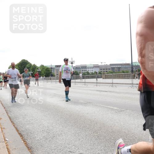 29.06.2025 - hella hamburg halbmarathon Lena Gebhardt http://msf.ph/oto/8417542 29.06.2025 10:26:57 Lombardsbrücke 11740, 104, 2643, 450, 1530, 1793, 1973, 2045, 2306, 2643, 4358, 4507, 4509, 5494, 5495, 5707, 6259, 6625, 6637, 7069, 7234, 7314, 8056, 8079, 8281, 9186, 9349, 10077, 10465, 11110, 11270, 11740, 12071, 12126, 13462, 14020, 14021, 15027, 15108, 15641, 15807, 15878, 16479, 16788, 17049, 17300, 17445, 17675, 18074, 18087, 18516, 18962, 18976, 18978 meine-sportfotos.de