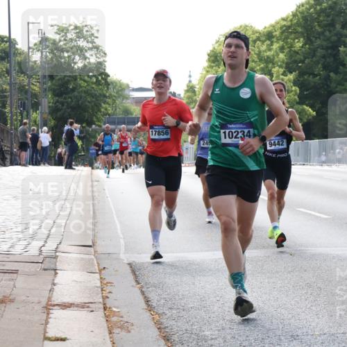 29.06.2025 - hella hamburg halbmarathon Lena Gebhardt http://msf.ph/oto/8417543 29.06.2025 09:41:18 Lombardsbrücke 5, 17856, 245, 10234, 9442, 2459, 7834, 7963, 9442, 10234, 11624, 14360, 14766, 15526, 17771, 17856, 17886 meine-sportfotos.de