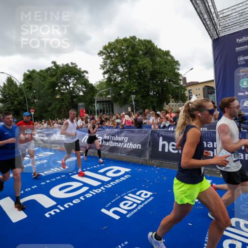 29.06.2025 - hella hamburg halbmarathon Zöllner http://msf.ph/oto/8417544 29.06.2025 10:51:12 Ziel 1366, 4077, 4404, 4816, 4967, 5600, 6027, 8261, 8508, 8704, 10508, 10603, 10868, 11733, 13073, 15480, 17384, 17530, 17823 meine-sportfotos.de