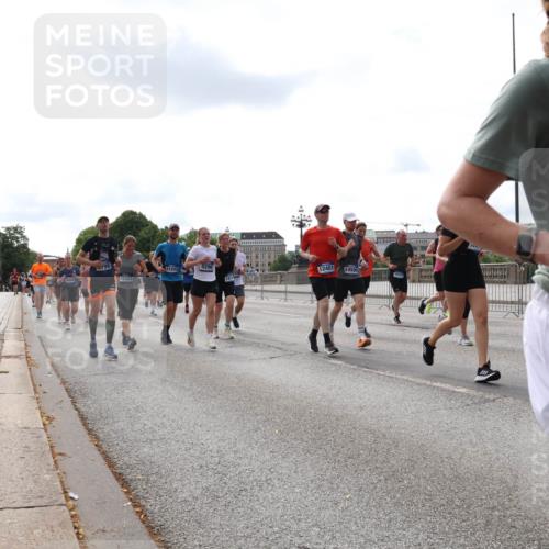 29.06.2025 - hella hamburg halbmarathon Lena Gebhardt http://msf.ph/oto/8417568 29.06.2025 10:17:58 Lombardsbrücke 799, 15203, 15322, 12401, 10509, 16, 1015, 1159, 1160, 1204, 1268, 1274, 1325, 1458, 1554, 1622, 1641, 1749, 1795, 1982, 2087, 2094, 2147, 2259, 2548, 2634, 2931, 3125, 3138, 3292, 3321, 3977, 4218, 4804, 5002, 5004, 5290, 5611, 5733, 6254, 6270, 6336, 6352, 6786, 7094, 7258, 7291, 7413, 7566, 7641, 7649, 7838, 7844, 7882, 7883, 8067, 8128, 8144, 8248, 8607, 8799, 9400, 9539, 9717, 9734, 9798, 9844, 9848, 9964, 10174, 10332, 10509, 10908, 12498 meine-sportfotos.de