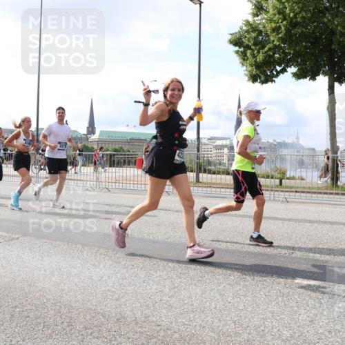 29.06.2025 - hella hamburg halbmarathon Lena Gebhardt http://msf.ph/oto/8417594 29.06.2025 10:05:23 Lombardsbrücke 9075, 16847, 422, 1126, 1863, 1936, 1981, 2288, 2298, 2424, 2624, 3071, 3413, 3461, 3578, 4014, 4220, 4782, 5073, 6059, 6907, 6908, 7302, 7826, 8089, 8999, 9007, 9019, 9075, 9165, 9559, 9680, 9736, 9737, 9738, 10343, 10694, 11595, 11784, 11873, 11958, 12557, 13221, 13242, 13327, 13717, 14203, 14465, 14642, 16092, 16134, 16478, 16546, 16579, 16847, 17112, 17707, 17731, 17818, 18189, 18616, 18617, 19034, 19248 meine-sportfotos.de