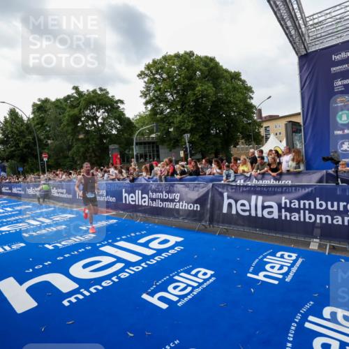 29.06.2025 - hella hamburg halbmarathon Zöllner http://msf.ph/oto/8417597 29.06.2025 10:29:05 Ziel 10351, 16157, 18874, 19142 meine-sportfotos.de