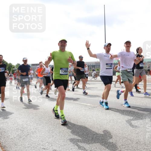 29.06.2025 - hella hamburg halbmarathon Lena Gebhardt http://msf.ph/oto/8417598 29.06.2025 10:42:30 Lombardsbrücke 1624, 6393, 953, 10532, 1360, 11463, 11550, 1731, 1039, 1150, 1360, 1624, 1656, 1752, 1929, 1957, 1994, 2069, 2134, 2145, 2401, 2523, 2538, 2580, 2940, 2941, 2974, 3276, 3605, 3874, 4092, 4329, 4334, 4353, 4735, 4736, 4778, 4885, 4891, 4892, 5403, 5417, 5419, 5671, 5810, 6120, 6136, 6764, 6828, 6837, 6917, 7040, 7260, 7357, 7513, 7557, 7666, 8014, 8459, 8525, 8526, 8529, 8712, 8816, 9008, 9223, 9370, 9980, 10027, 10454, 10532, 10697, 12441, 13241 meine-sportfotos.de