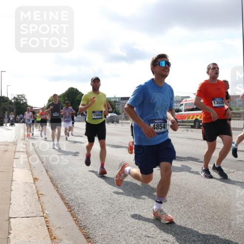 29.06.2025 - hella hamburg halbmarathon Lena Gebhardt http://msf.ph/oto/8417607 29.06.2025 09:51:11 Lombardsbrücke 16761, 7693, 15654, 4854, 13525, 1136, 1256, 1441, 1677, 1912, 1941, 1962, 2546, 2579, 2972, 3056, 3523, 3626, 3700, 3947, 4854, 4888, 4889, 4893, 4999, 5026, 5087, 5275, 5387, 5506, 5752, 5916, 6080, 6429, 6593, 6639, 6686, 6687, 6721, 6901, 7110, 7116, 7284, 7378, 7635, 7693, 7962, 8091, 8122, 8319, 8574, 8966, 9262, 9313, 9371, 9380, 9755, 9833, 9885, 10193, 10415, 10469, 11049, 11284, 11305, 11907, 11959, 12153, 14201 meine-sportfotos.de