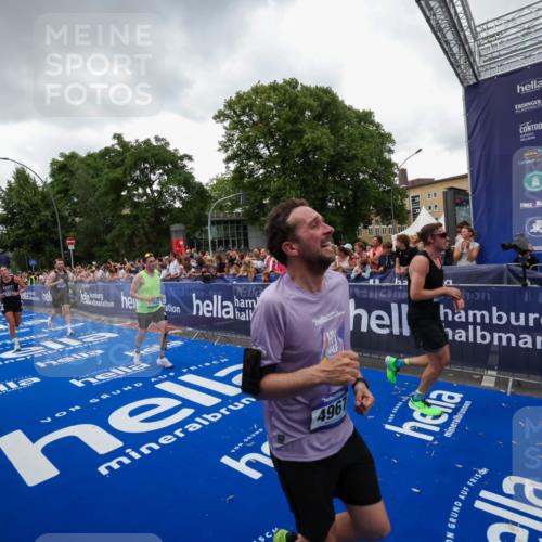 29.06.2025 - hella hamburg halbmarathon Zöllner http://msf.ph/oto/8417619 29.06.2025 10:51:15 Ziel 1366, 1461, 4404, 4816, 4967, 5600, 6027, 8508, 8930, 9476, 10868, 11512, 11625, 11733, 13073, 15480, 17530, 17823 meine-sportfotos.de
