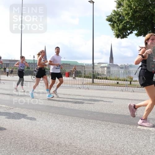29.06.2025 - hella hamburg halbmarathon Lena Gebhardt http://msf.ph/oto/8417639 29.06.2025 10:05:23 Lombardsbrücke 1861, 9075, 3578, 1126, 1863, 1936, 1981, 2288, 2298, 2424, 2624, 3071, 3413, 3461, 3578, 4014, 4220, 4782, 5073, 6059, 6907, 6908, 7302, 7826, 8089, 8999, 9007, 9019, 9075, 9165, 9559, 9680, 9736, 9737, 9738, 10343, 10694, 11595, 11784, 11873, 11958, 12557, 13221, 13242, 13327, 13717, 14203, 14465, 14642, 16092, 16134, 16478, 16546, 16579, 16847, 17112, 17707, 17731, 17818, 18189, 18616, 18617, 19034, 19248 meine-sportfotos.de