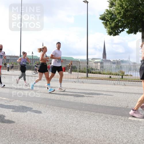 29.06.2025 - hella hamburg halbmarathon Lena Gebhardt http://msf.ph/oto/8417665 29.06.2025 10:05:23 Lombardsbrücke 1861, 9075, 16847, 3578, 1126, 1863, 1936, 1981, 2288, 2298, 2424, 2624, 3071, 3413, 3461, 3578, 4014, 4220, 4782, 5073, 6059, 6907, 6908, 7302, 7826, 8089, 8999, 9007, 9019, 9075, 9165, 9559, 9680, 9736, 9737, 9738, 10343, 10694, 11595, 11784, 11873, 11958, 12557, 13221, 13242, 13327, 13717, 14203, 14465, 14642, 16092, 16134, 16478, 16546, 16579, 16847, 17112, 17707, 17731, 17818, 18189, 18616, 18617, 19034, 19248 meine-sportfotos.de