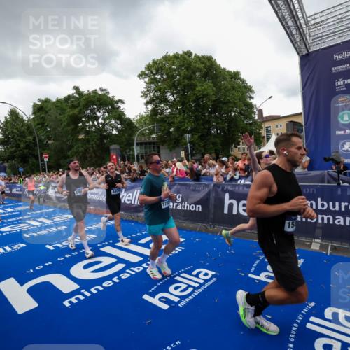 29.06.2025 - hella hamburg halbmarathon Zöllner http://msf.ph/oto/8417670 29.06.2025 10:51:19 Ziel 1461, 1817, 2636, 2718, 4404, 4814, 5600, 6027, 6657, 6776, 8316, 8930, 9476, 10480, 10667, 10868, 11512, 11625, 12016, 14865, 15480, 17530, 18019 meine-sportfotos.de
