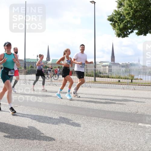 29.06.2025 - hella hamburg halbmarathon Lena Gebhardt http://msf.ph/oto/8417697 29.06.2025 10:05:24 Lombardsbrücke 1861, 18617, 9165, 3578, 1863, 1936, 1981, 2288, 2298, 2424, 2624, 3071, 3413, 3461, 3578, 4014, 4220, 4782, 5073, 6059, 6907, 6908, 7302, 7826, 8089, 8999, 9007, 9019, 9075, 9165, 9559, 9680, 9736, 9737, 9738, 10343, 10694, 10791, 10998, 11595, 11784, 11873, 11958, 12557, 13221, 13242, 13327, 13717, 14203, 14465, 14642, 16092, 16134, 16478, 16546, 16847, 17112, 17707, 17731, 17818, 18189, 18616, 18617, 19034, 19248 meine-sportfotos.de