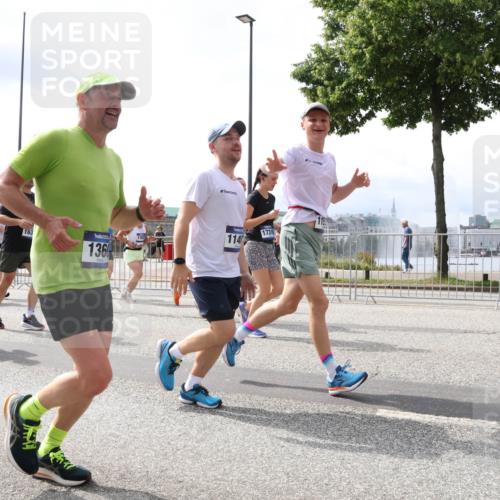 29.06.2025 - hella hamburg halbmarathon Lena Gebhardt http://msf.ph/oto/8417704 29.06.2025 10:42:31 Lombardsbrücke 18243, 13952, 4892, 163, 1360, 114, 17316, 1150, 1360, 1624, 1656, 1752, 1929, 1957, 1964, 1994, 2069, 2134, 2145, 2401, 2523, 2538, 2580, 2940, 2941, 2974, 3276, 3283, 3605, 3874, 4092, 4329, 4334, 4353, 4778, 4885, 4891, 4892, 5403, 5417, 5419, 5671, 5810, 6120, 6136, 6764, 6828, 6837, 6917, 7040, 7260, 7357, 7513, 7557, 7666, 8014, 8459, 8525, 8526, 8529, 8712, 8816, 9008, 9370, 9980, 10027, 10454, 10532, 10697, 12441, 13241 meine-sportfotos.de