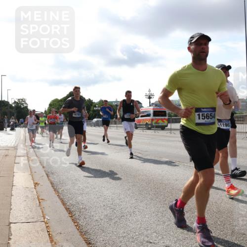 29.06.2025 - hella hamburg halbmarathon Lena Gebhardt http://msf.ph/oto/8417712 29.06.2025 09:51:12 Lombardsbrücke 16761, 3700, 1238, 15654, 11907, 1136, 1256, 1441, 1677, 1912, 1920, 1941, 1962, 2546, 2579, 2972, 3056, 3523, 3700, 3947, 4759, 4854, 4888, 4889, 4893, 4999, 5026, 5087, 5275, 5387, 5506, 5752, 5916, 6080, 6429, 6593, 6639, 6686, 6687, 6721, 6901, 7110, 7116, 7284, 7378, 7635, 7693, 7962, 8091, 8122, 8319, 8574, 8966, 9262, 9313, 9371, 9380, 9755, 9833, 9885, 10193, 10415, 10469, 11049, 11284, 11907, 11959, 12153, 14201 meine-sportfotos.de