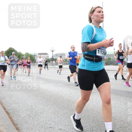 29.06.2025 - hella hamburg halbmarathon Lena Gebhardt http://msf.ph/oto/8417730 29.06.2025 10:52:02 Lombardsbrücke 6604, 10673, 11268, 8621, 961, 92, 1418, 1978, 2593, 3038, 3240, 3991, 4087, 4273, 4436, 4598, 4606, 4748, 4815, 5062, 5262, 5291, 5534, 5716, 5717, 6007, 6386, 6403, 6404, 6406, 6456, 6604, 6885, 6947, 6985, 7682, 7690, 7691, 8125, 8194, 8196, 8250, 8251, 8399, 8621, 9220, 9340, 9368, 9460, 9462, 9590, 9594, 9673, 9730, 10296, 10342, 10521, 10533, 10634, 10673, 10693, 10830, 10884, 11101, 11126, 11127, 11375, 11736, 11875, 11899, 11974, 12065, 12558 meine-sportfotos.de