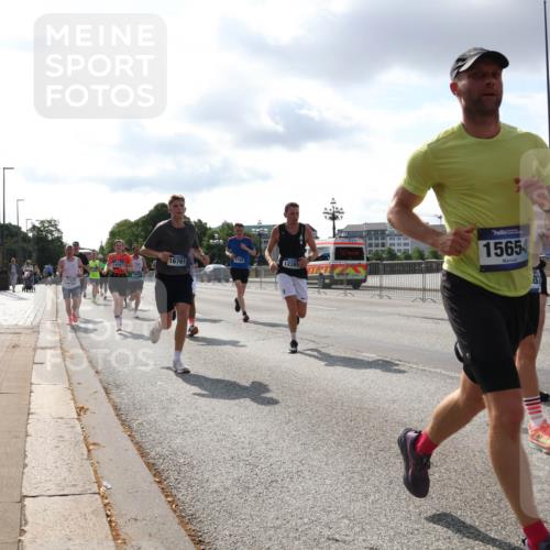 29.06.2025 - hella hamburg halbmarathon Lena Gebhardt http://msf.ph/oto/8417731 29.06.2025 09:51:12 Lombardsbrücke 16761, 3700, 12385, 14447, 15654, 1136, 1256, 1441, 1677, 1912, 1920, 1941, 1962, 2546, 2579, 2972, 3056, 3523, 3700, 3947, 4759, 4854, 4888, 4889, 4893, 4999, 5026, 5087, 5275, 5387, 5506, 5752, 5916, 6080, 6429, 6593, 6639, 6686, 6687, 6721, 6901, 7110, 7116, 7284, 7378, 7635, 7693, 7962, 8091, 8122, 8319, 8574, 8966, 9262, 9313, 9371, 9380, 9755, 9833, 9885, 10193, 10415, 10469, 11049, 11284, 11907, 11959, 12153, 14201 meine-sportfotos.de