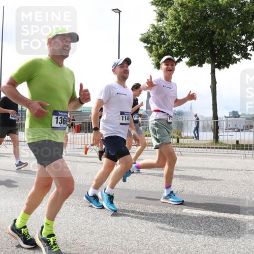 29.06.2025 - hella hamburg halbmarathon Lena Gebhardt http://msf.ph/oto/8417735 29.06.2025 10:42:31 Lombardsbrücke 13952, 16352, 136, 1146, 173, 1150, 1360, 1624, 1656, 1752, 1929, 1957, 1964, 1994, 2069, 2134, 2145, 2401, 2523, 2538, 2580, 2940, 2941, 2974, 3276, 3283, 3605, 3874, 4092, 4329, 4334, 4353, 4778, 4885, 4891, 4892, 5403, 5417, 5419, 5671, 5810, 6120, 6136, 6764, 6828, 6837, 6917, 7040, 7260, 7357, 7513, 7557, 7666, 8014, 8459, 8525, 8526, 8529, 8712, 8816, 9008, 9370, 9980, 10027, 10454, 10532, 10697, 12441, 13241 meine-sportfotos.de