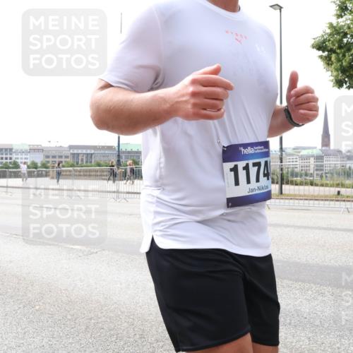 29.06.2025 - hella hamburg halbmarathon Lena Gebhardt http://msf.ph/oto/8417764 29.06.2025 10:27:00 Lombardsbrücke 7437, 1174, 1530, 1793, 1973, 2045, 2306, 2643, 2775, 4358, 4507, 4509, 5494, 5495, 5707, 6259, 6625, 6637, 7069, 7234, 7314, 7944, 8056, 8079, 8281, 9186, 9349, 10077, 10465, 11110, 11270, 11740, 12071, 13462, 14020, 14021, 15027, 15108, 15641, 15807, 15878, 16479, 16788, 17049, 17300, 17445, 17675, 18074, 18516, 18962, 18976, 18978 meine-sportfotos.de