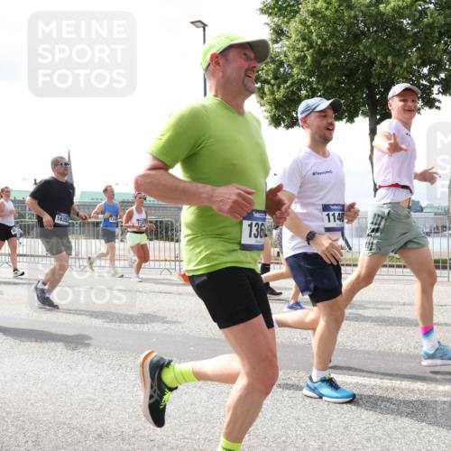 29.06.2025 - hella hamburg halbmarathon Lena Gebhardt http://msf.ph/oto/8417765 29.06.2025 10:42:31 Lombardsbrücke 953, 13250, 13952, 16352, 136, 1146, 1150, 1360, 1624, 1656, 1752, 1929, 1957, 1964, 1994, 2069, 2134, 2145, 2401, 2523, 2538, 2580, 2940, 2941, 2974, 3276, 3283, 3605, 3874, 4092, 4329, 4334, 4353, 4778, 4885, 4891, 4892, 5403, 5417, 5419, 5671, 5810, 6120, 6136, 6764, 6828, 6837, 6917, 7040, 7260, 7357, 7513, 7557, 7666, 8014, 8459, 8525, 8526, 8529, 8712, 8816, 9008, 9370, 9980, 10027, 10454, 10532, 10697, 12441, 13241 meine-sportfotos.de