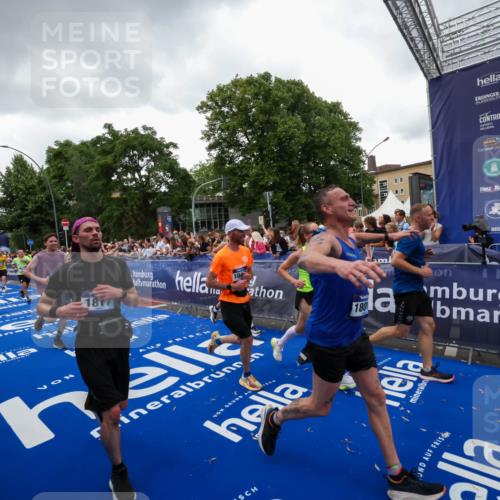 29.06.2025 - hella hamburg halbmarathon Zöllner http://msf.ph/oto/8417768 29.06.2025 10:51:24 Ziel 1461, 1817, 2364, 2411, 2636, 2718, 2946, 4814, 6657, 6776, 8316, 8930, 8989, 9214, 9476, 9656, 10480, 10667, 11124, 12016, 13047, 14865, 14994, 15950, 16357, 18019, 18489 meine-sportfotos.de