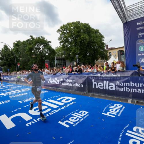29.06.2025 - hella hamburg halbmarathon Zöllner http://msf.ph/oto/8417796 29.06.2025 10:29:13 Ziel 3043, 8473, 10171, 16157, 19194 meine-sportfotos.de