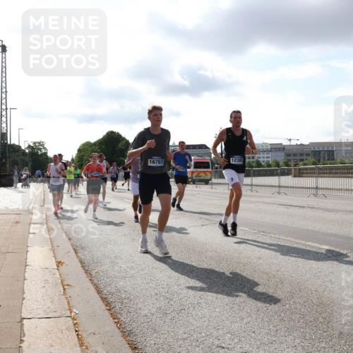 29.06.2025 - hella hamburg halbmarathon Lena Gebhardt http://msf.ph/oto/8417798 29.06.2025 09:51:13 Lombardsbrücke 1734, 14447, 16761, 12385, 1136, 1256, 1441, 1677, 1912, 1920, 1941, 1962, 2546, 2579, 2972, 3056, 3523, 3700, 3947, 4759, 4854, 4888, 4889, 4893, 4999, 5026, 5087, 5275, 5387, 5506, 5752, 5916, 6080, 6429, 6593, 6639, 6686, 6687, 6721, 6901, 7110, 7116, 7284, 7378, 7635, 7693, 7962, 8091, 8122, 8319, 8574, 8966, 9262, 9313, 9371, 9380, 9755, 9833, 9885, 10193, 10415, 10469, 11049, 11284, 11907, 11959, 12153, 14201 meine-sportfotos.de