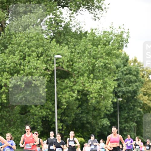 29.06.2025 - hella hamburg halbmarathon Dr. Thomas Lammeyer http://msf.ph/oto/8417806 29.06.2025 10:45:23 Kennedybrücke 1075, 1323, 1731, 4044, 4638, 4906, 5549, 6088, 6098, 6806, 7293, 7585, 7829, 7956, 8429, 8430, 8878, 9237, 9962, 10269, 10644, 10920, 11053, 11176 meine-sportfotos.de