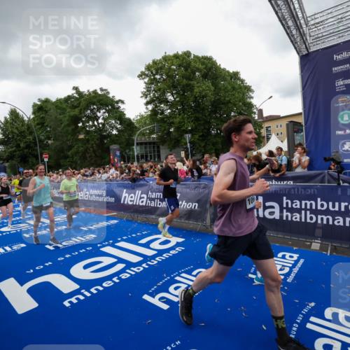29.06.2025 - hella hamburg halbmarathon Zöllner http://msf.ph/oto/8417811 29.06.2025 10:51:25 Ziel 1817, 2364, 2411, 2636, 2718, 2946, 4814, 5820, 6657, 6776, 8316, 8989, 9214, 9656, 10480, 10667, 11124, 11422, 12016, 13047, 14865, 14994, 15950, 16357, 18019, 18489 meine-sportfotos.de
