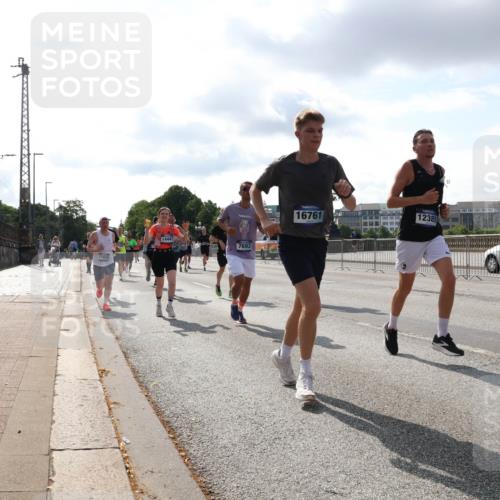29.06.2025 - hella hamburg halbmarathon Lena Gebhardt http://msf.ph/oto/8417824 29.06.2025 09:51:13 Lombardsbrücke 17834, 14447, 7693, 16761, 12385, 1136, 1256, 1441, 1677, 1912, 1920, 1941, 1962, 2546, 2579, 2972, 3056, 3523, 3700, 3947, 4759, 4854, 4888, 4889, 4893, 4999, 5026, 5087, 5275, 5387, 5506, 5752, 5916, 6080, 6429, 6593, 6639, 6686, 6687, 6721, 6901, 7110, 7116, 7284, 7378, 7635, 7693, 7962, 8091, 8122, 8319, 8574, 8966, 9262, 9313, 9371, 9380, 9755, 9833, 9885, 10193, 10415, 10469, 11049, 11284, 11907, 11959, 12153, 14201 meine-sportfotos.de