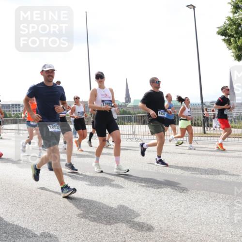 29.06.2025 - hella hamburg halbmarathon Lena Gebhardt http://msf.ph/oto/8417825 29.06.2025 10:42:32 Lombardsbrücke 18872, 16393, 10, 10532, 13250, 13052, 1635, 173, 1150, 1360, 1624, 1656, 1752, 1929, 1957, 1964, 1994, 2069, 2134, 2145, 2401, 2523, 2538, 2580, 2940, 2941, 2974, 3276, 3283, 3605, 3874, 4092, 4329, 4334, 4353, 4778, 4885, 4891, 4892, 5403, 5417, 5419, 5671, 5810, 6120, 6764, 6828, 6837, 6917, 7040, 7260, 7357, 7513, 7557, 7666, 8014, 8161, 8459, 8525, 8526, 8529, 8712, 8816, 9008, 9370, 9980, 10027, 10454, 10532, 10697, 11142, 12151, 12441, 13241 meine-sportfotos.de
